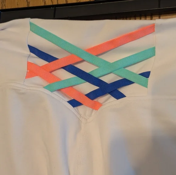 FABLETIC Leggings With Criss Cross Designs - Picture 5 of 8